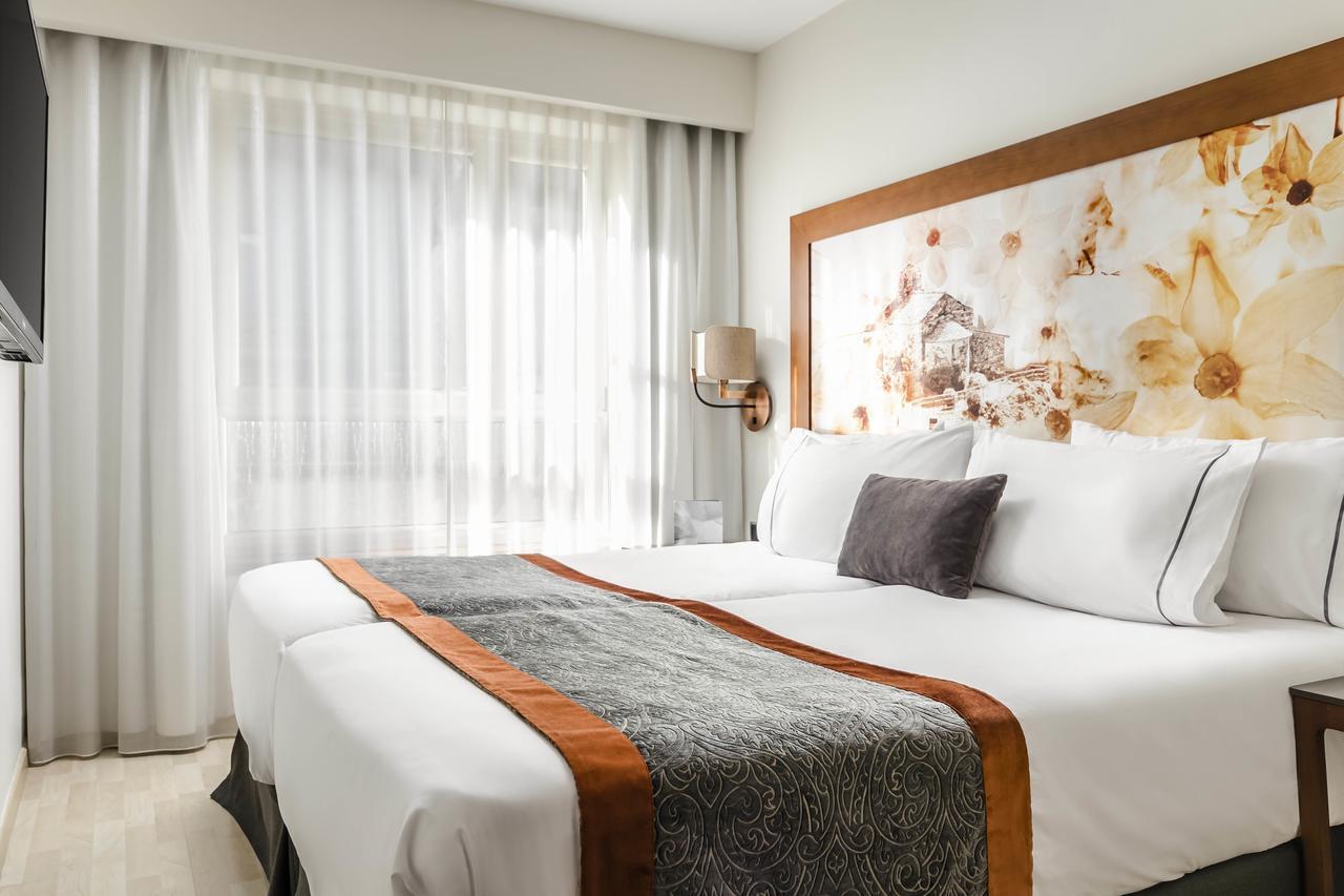Eurostars Andorra Hotel Eksteriør billede A bed runner